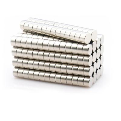 China Cylindrical N35-N52 Disc Magnet D7*4mm N35 NdFeB Industrial Strong Magnet Universal Strong Magnets for sale