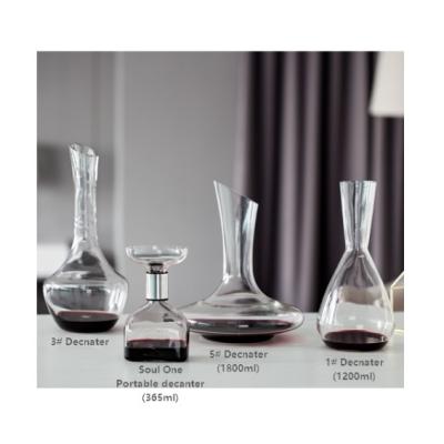 China OEM viable 1.8 liter handmade clear glass wine decanter set for sale