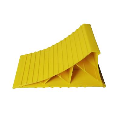 China All New Reasonable Price Edge Ramp Cap PE Wheel Chocks, Portable Plastic Wheel Chocks For Hotel for sale