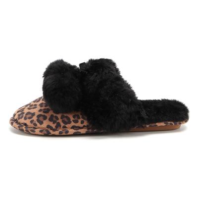 China Anti-skid leopard faux fur soft fluffy slippers for ladies soft tpr unique warm women house indoor slippers for sale