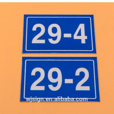 China Convenient Roadside Vintage Metal Signs Engraved Room Number Door Plate for sale