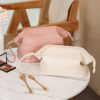 China High Capacity Waterproof 2022 New Hot Sale Quality Large Capacity Pu Bag Large Capacity PU Leather Travel Makeup Portable Cosmetic Organizer for sale