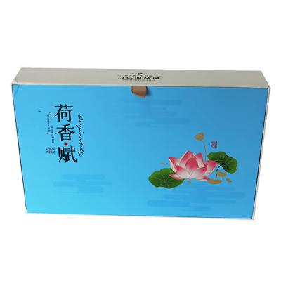 China Food Grade Recyclable Embossed Wholesale Embossed Logo Bakery Paper Cake Box Hot Stampings Food Packaging Box for sale