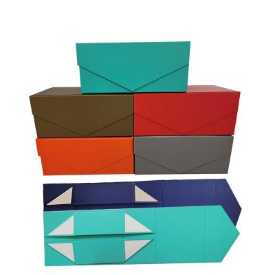 China Aseptic Luxury Custom Foldable Magnetic Gift Packaging Box Clothing Gift Box UV Cardboard Box for sale