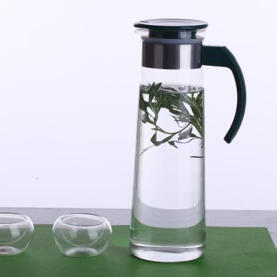 China Handcrafted half gallon borosilicate glass sustainable water jug ​​with lid 2.2l for sale