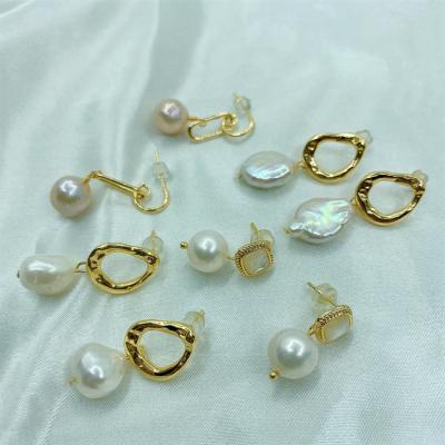 China FASHIONABLE European Palace Style Gold Plated Engagement Earrings Woman Dangle Baroque Pearl Earrings Jewelry for sale