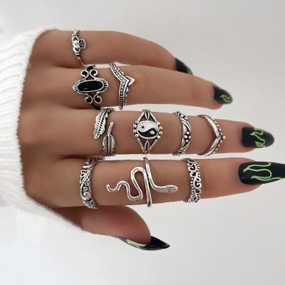 China CLASSIC Hot Selling 10 Pcs/Set Jewelry Personalized Retro Ring Set Dripping Feather Snake Carving Flower Ring Set for sale