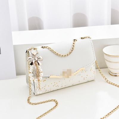 China 2023 Light Weight Fashion Sequins Shoulder Heart Purse Replaceable Custom Handbags Simple Mobile Phone Bag Lady Bags for sale