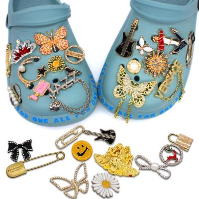 China Custom Design Low Price Metal Running Shoe Clog Charms Buckles Accessories Decorations for sale