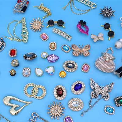 China Custom Claw Charm Shoe Charms Women Color Enamel Rhinestone Rhinestone Diamond Shoes Bag Pendant Croc Charm Bling for sale