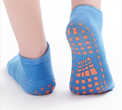 China Custom Wholesale Sport Trampoline Socks Grip Socks Adults Men Women Men Women QUICK DRY Non Slip Anti Slip Trampoline Jump Grip Sock for sale