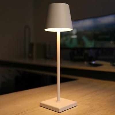 China Modern European Modern Restaurant Decoration LED Hotel Table Lamp Rechargeable Romantic Dinner Light for sale