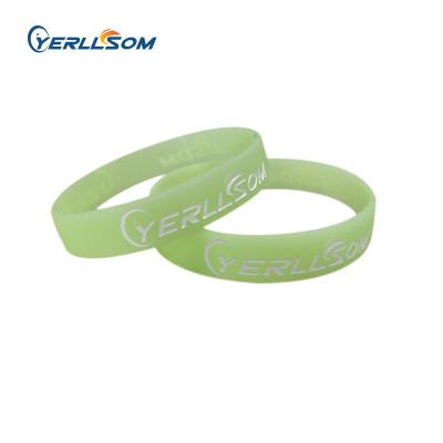 China Sport Fashionable Style Luminous Silicone Wristbands Customized Glow in Dark Rubber Wristband Y060105 for sale