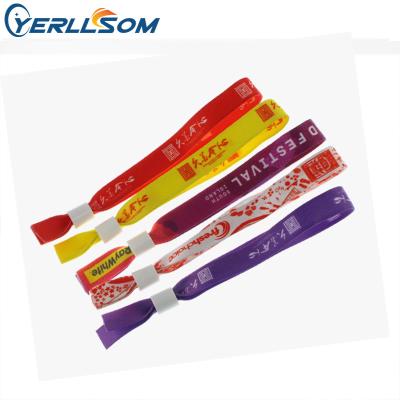 China YERLLSOM Vintage VIP Event Fast Shipping Cloth Customize Festival Bands Cloth Logo Elastic Personalized Printed Wristbands Y21042901 for sale