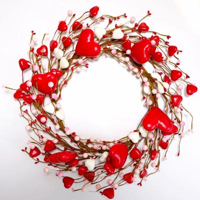 China Outdoor Home Decor Pip Berry Wreath Rustic Twig Red Berry Wreath Red Heart Wreath for Valentine's Day Home Department Decoration for sale