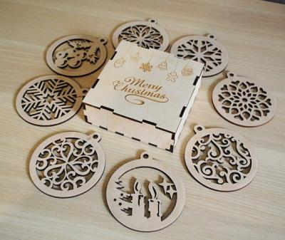 China Modern Custom Personalized Wooden Christmas Ornaments Family Christmas Tree Decoration Ornaments for sale