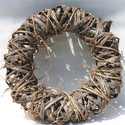 China Christmas Natural Retro Decorative Rattan Willow Weaving Wreath for sale