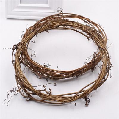 China Dried Rattan Vine Garland Ring by Country Christmas Decoration Twig Country Wreath for DIY Handmade Door Hanging Flower Garland for sale