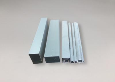 China Perfiles de aluminio de anodización blancos de plata del tubo, tubería rectangular de aluminio sacada en venta