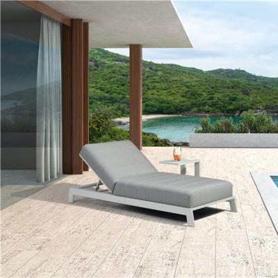 China Modern Style Poolside Sun Lounger Bed With Contemporary Design Style Coffee Table for sale