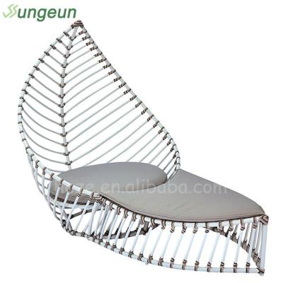 China Luxury Outdoor Daybed Waterproof New Design Garden Lounger Chair for sale