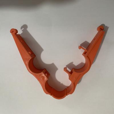 China Farms Newest Hot Sale Poultry Equipment Plastic Pipe Clamps Clips S Hook For Chicken Drinker for sale