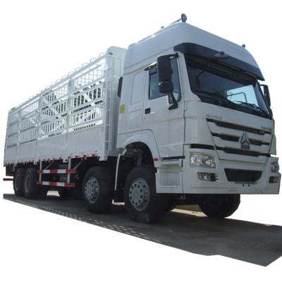 China SINOTRUK HOWO 8X4 371HP 35T CARGO TRUCK WITH SIDEWALL AND BARRIER WHITE COLOR ZZ1317N4667V 12000*2500*3850 for sale