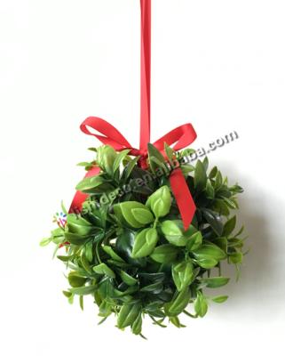 China Gardening Display Artificial Mistletoe Ball Christmas Kissing Topiary Ball for sale