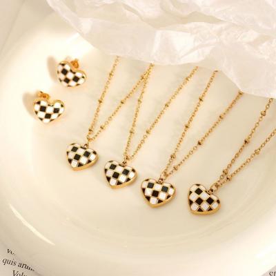 China Vintage Vintage Heart Checkerboard Stud Earrings Shape Lattice Heart Necklace Jewelry Set 2022 Black and White For Women for sale