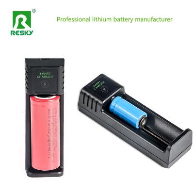 China 1 slot cilindrische batterijceloplader voor 3.7V 3.6V oplaadbare lithium LiFePO4 18650 26650 21700 batterij Te koop