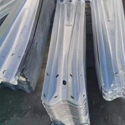 China Road Safety Road Guardrail W Thrie Beam Beam Crash Barrier Hot Dipped Galvanized Fishtail for sale