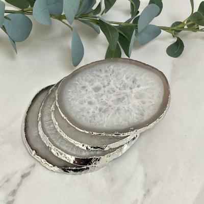 China Sustainable White Slat Agate Slice Coaster With Gold And Sliver Trim Plating For Wedding Decoration for sale