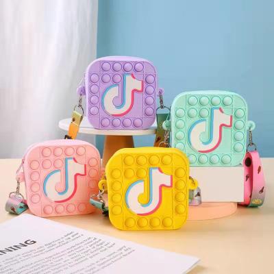 China Unzip Kids Toss Bag Popit Toy Crossbody Tik Tok Bag One Dos Coin Purse Tik Tok Pop It for sale