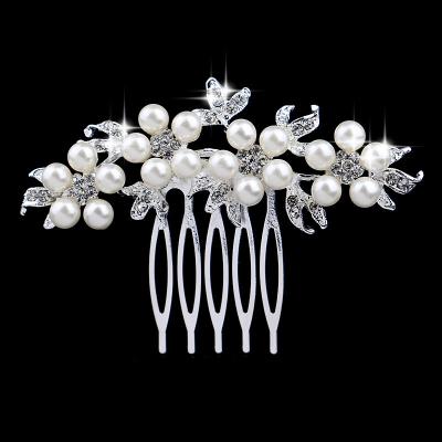 China Wholesale ALLOY flower made with pearl barrettes small bridal hair accessories women wedding head comb on wedding for sale