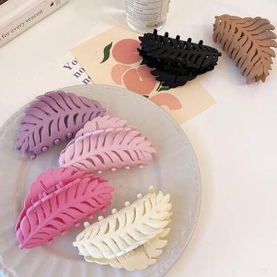 China Hair claw Leaf Shaped Pastel Pink Matte Claw Clips High Quality Ponytail New Plastic Korean Hair Clutch Claw Clips for Women for sale