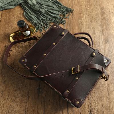 China Vintage/Genuine Leather Hard Portable Laptop Briefcase Fashion Computer Laptop Briefcase Pocket High Quality For Men for sale