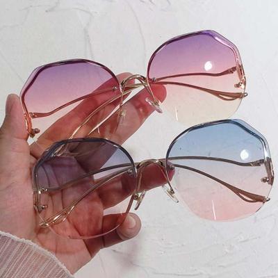 China Luxury Fashion Sunglasses Brand Sunglasses Eye Protection Decoration Customized Fashionable Sunglasses OEM Sunglasses for sale