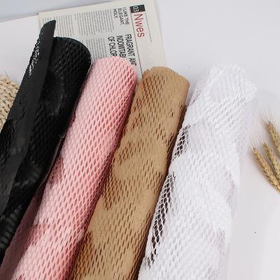 China Biodegradable Biodegradable Recycle Brown Kraft Paper Gift Honeycomb Wrapping Paper Roll For Mailing And Shipping Protection for sale