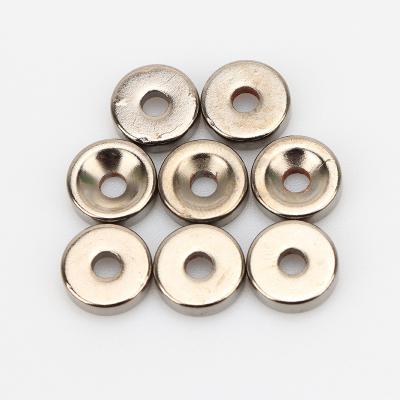 Chine Nickel Planting Round Neodymium Magnets Super Strong Magnet avec trou Chine aimant à vendre