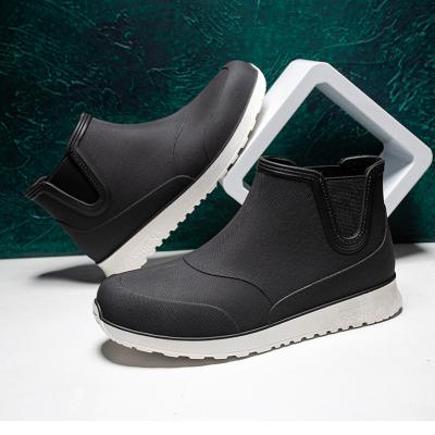 China Anti-slippery Rain Boots Equip Fashion Rubber Ankle Around Toe Plarform Outdoor Non-slip Slip Rain Shoes Men for sale