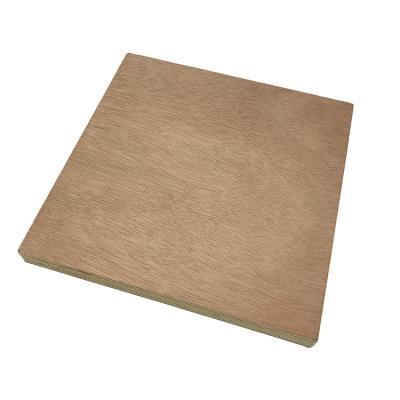 中国 Modern Lowes 19 Ply Melamine Glue Marine Plywood Board Price For Construction 販売のため