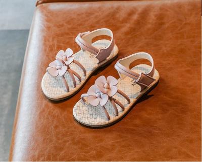 China PU Flat Leather Kids Floral Shoes Outlines Pretty Cute Casual Girl Shoes for sale