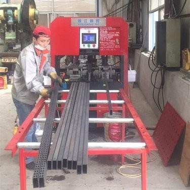 China Heavy Duty H-beam Puncher With 300 Ton Max. Shearing Force And 2 Shearing Stations zu verkaufen