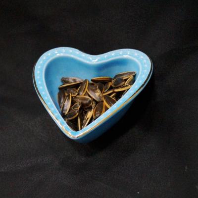 China Sustainable Blue Kitchen Supplies Heart Shaped Plus Gold Ceramic Snack Or Salad Dish for sale