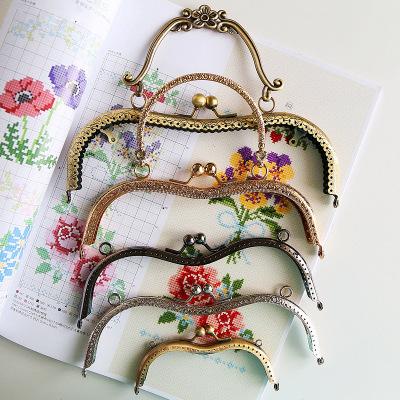 China Type M Eco - Friendly Metal 11 / 19 / 20.5 Cm Frame DIY Bronze Handle Purse Bag Frame for sale