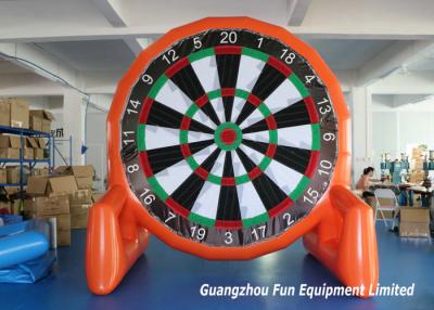 Chine Jeux gonflables adaptés aux besoins du client de sport de taille, dards gonflables géants hermétiques de pied à vendre