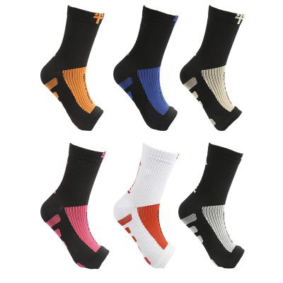 China XIANGHUI Wholesale Custom QUICK DRY Sports Socks Adult Basketable Protect Nylon Ankle Compression Socks Man for sale