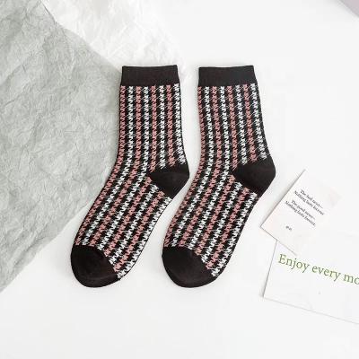 China Anti-fault XIANGHUI 2021 autumn and winter fashion style classic the new thongs school fashion warm crew socks for sale