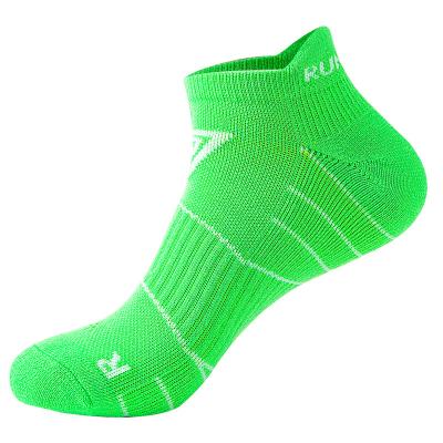 China XIANGHUI Antibacterial Can Custom Logo Professional Non Slip Boat Socks Outdoor Running Terry Sports Socks For Men for sale