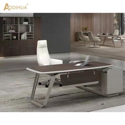 China New Expandable Office Executive Director CEO Office Furniture Desk L Shaped Table for sale